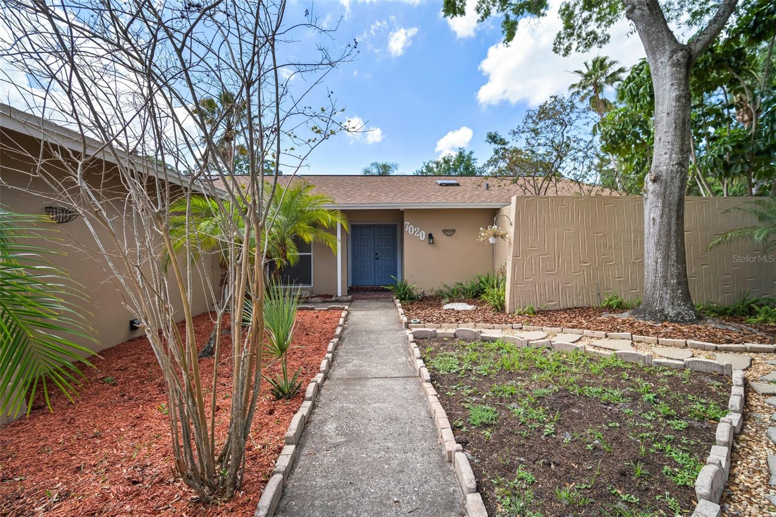 7020 OAKVIEW CIR