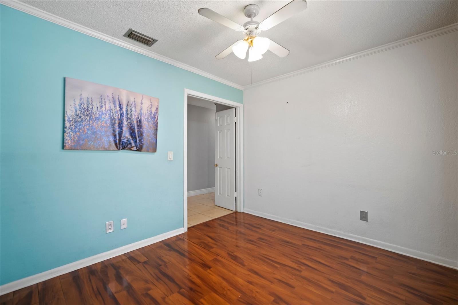 7020 OAKVIEW CIR