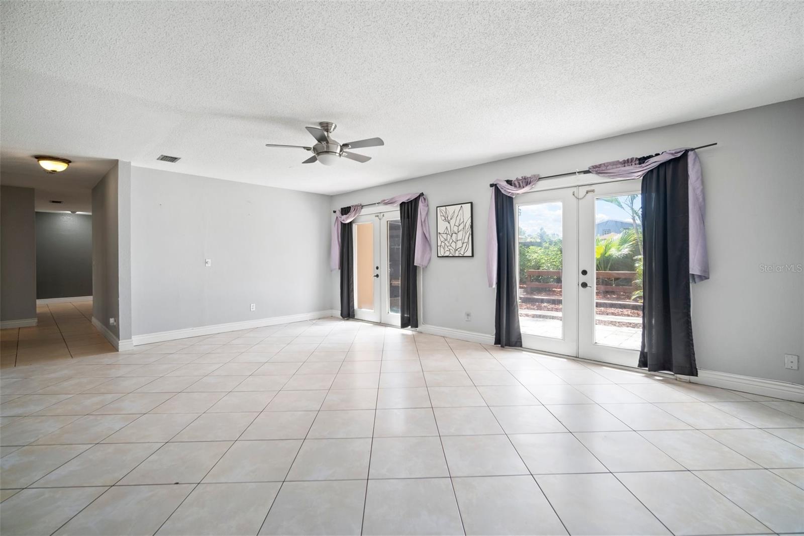 7020 OAKVIEW CIR