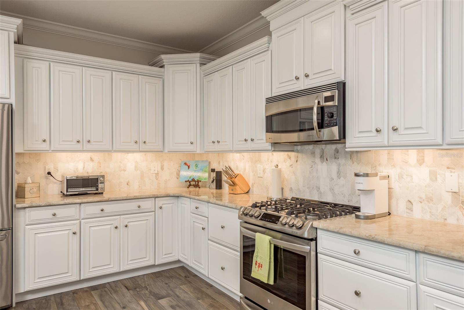 600 RESERVE LN