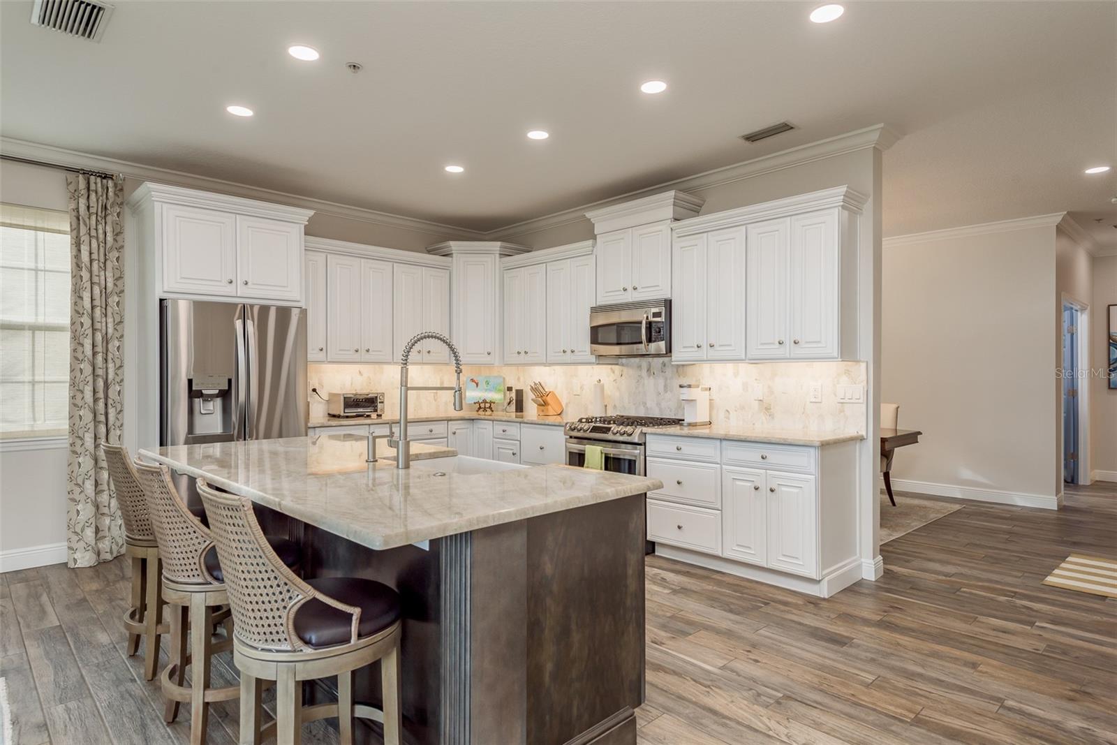 600 RESERVE LN
