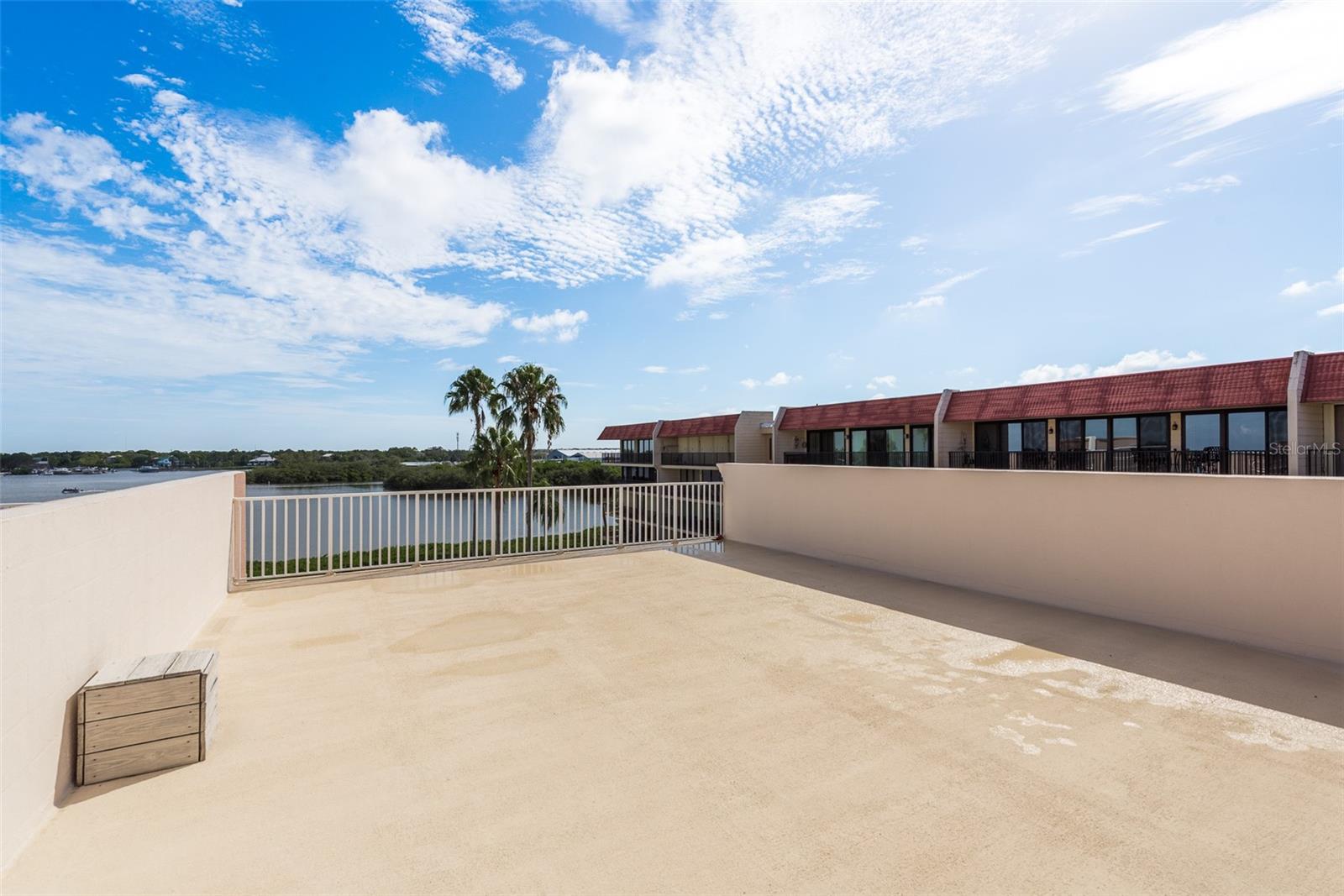 600 RESERVE LN