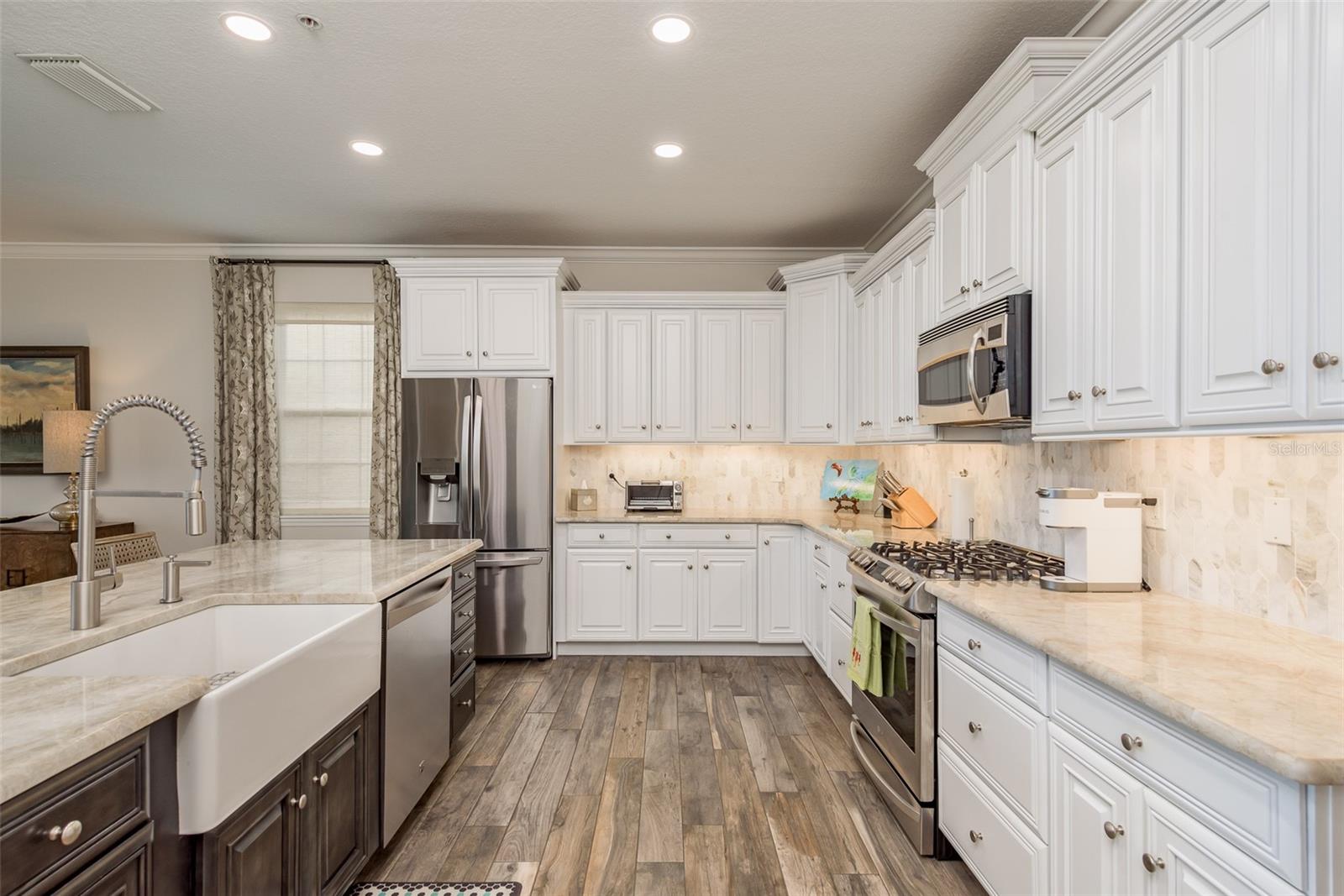 600 RESERVE LN