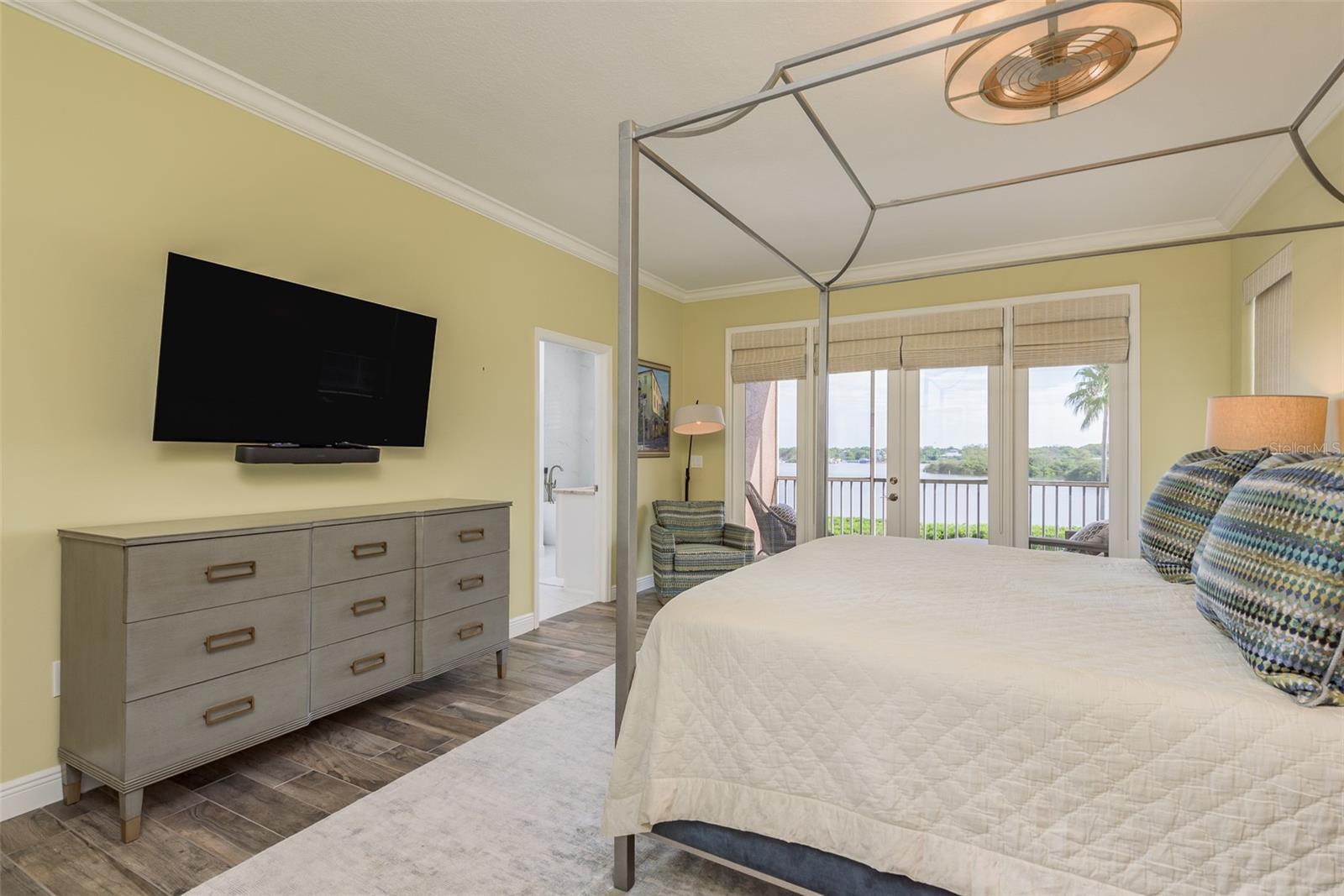 600 RESERVE LN