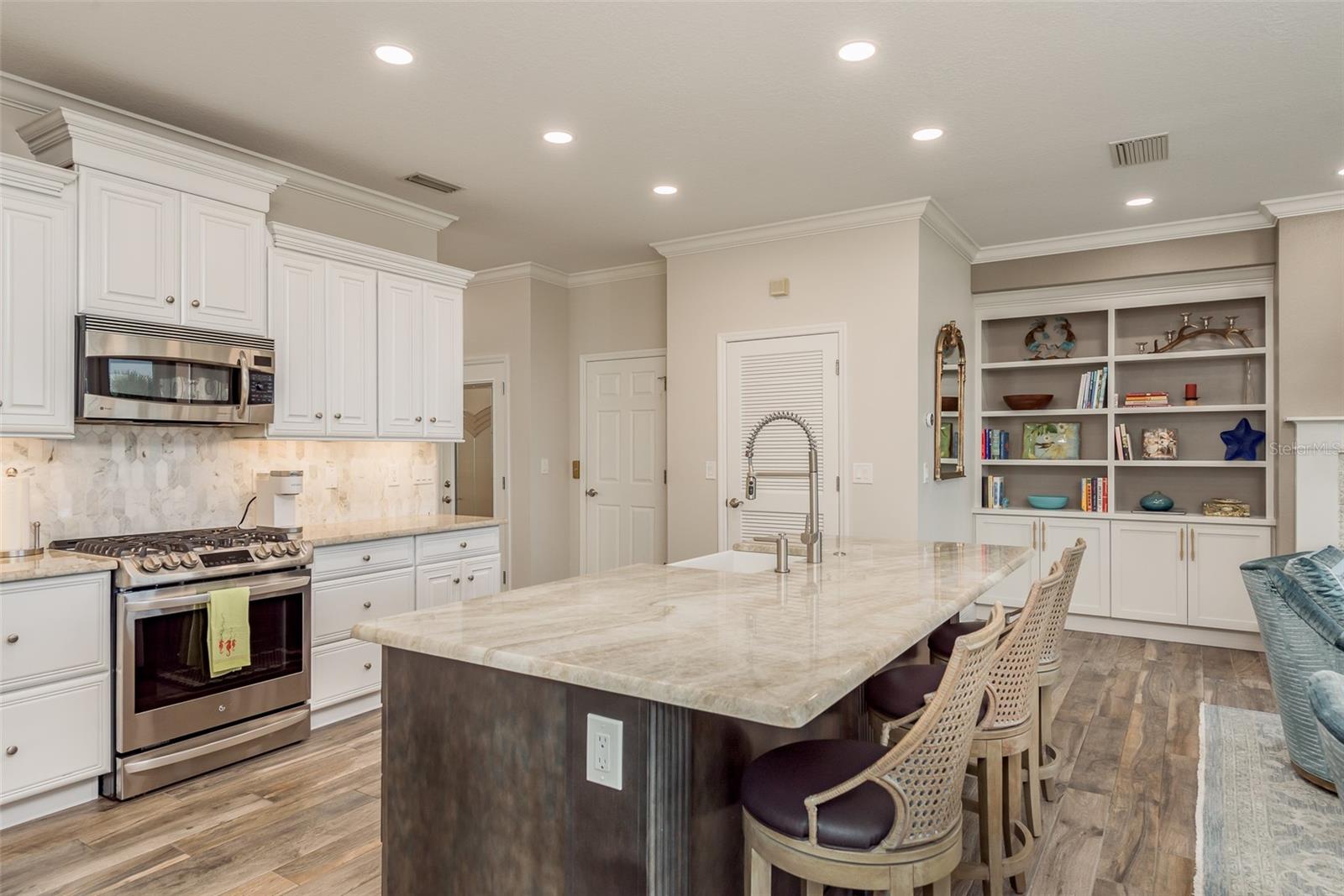 600 RESERVE LN