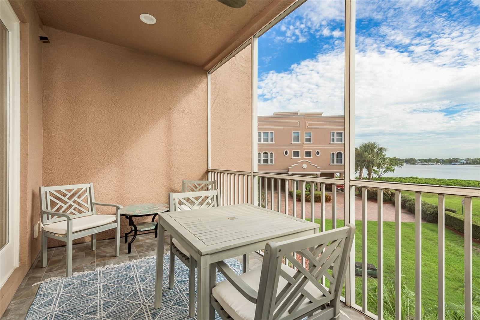 600 RESERVE LN