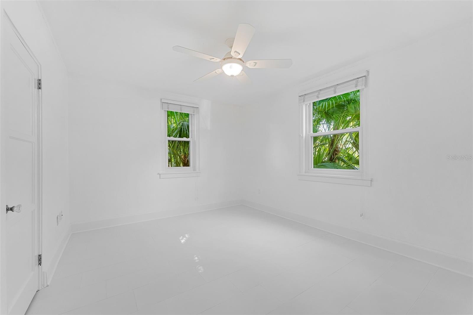 250 ABERDEEN ST