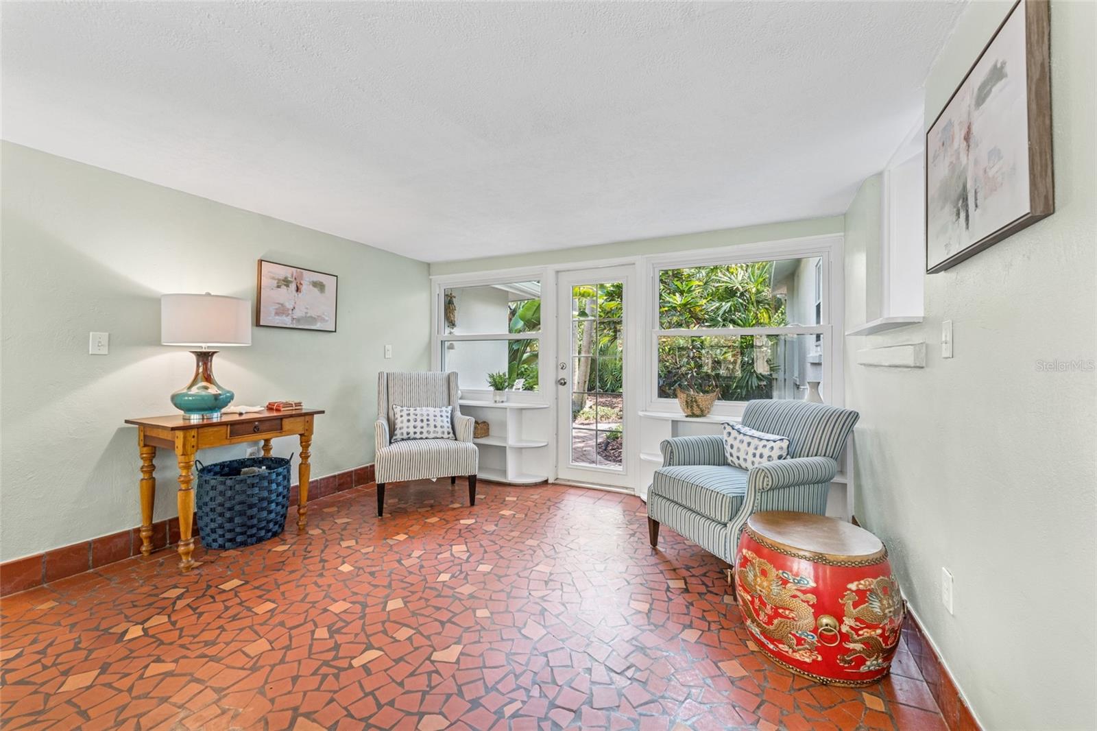 250 ABERDEEN ST