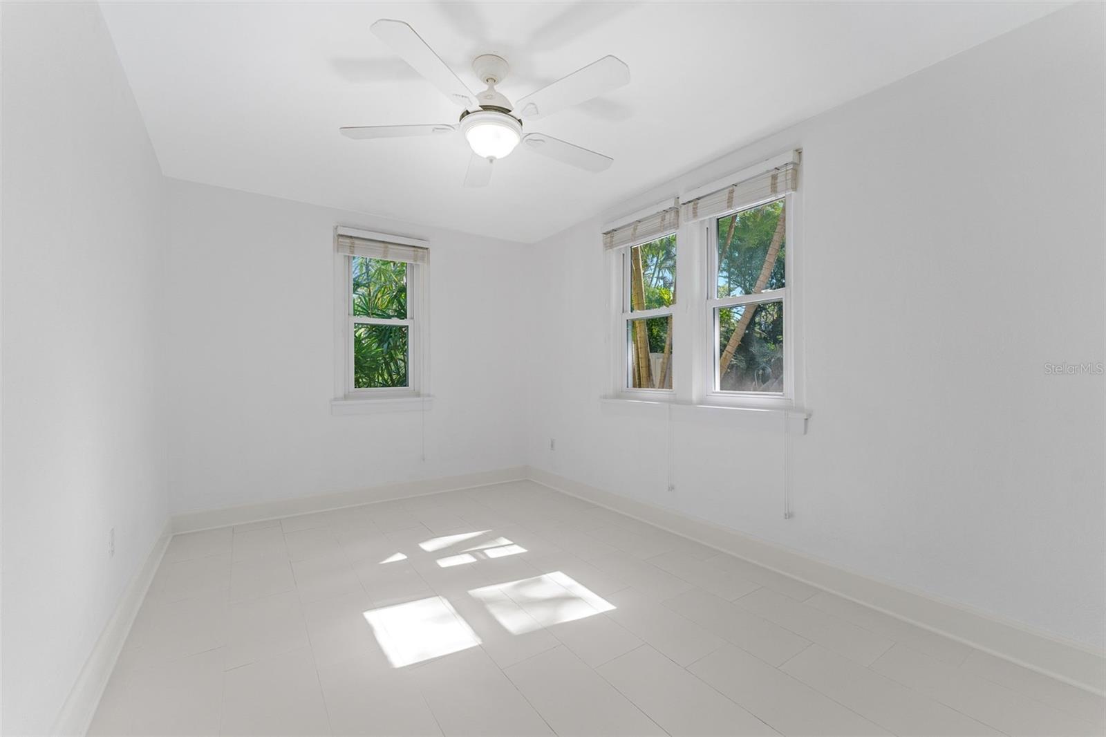 250 ABERDEEN ST