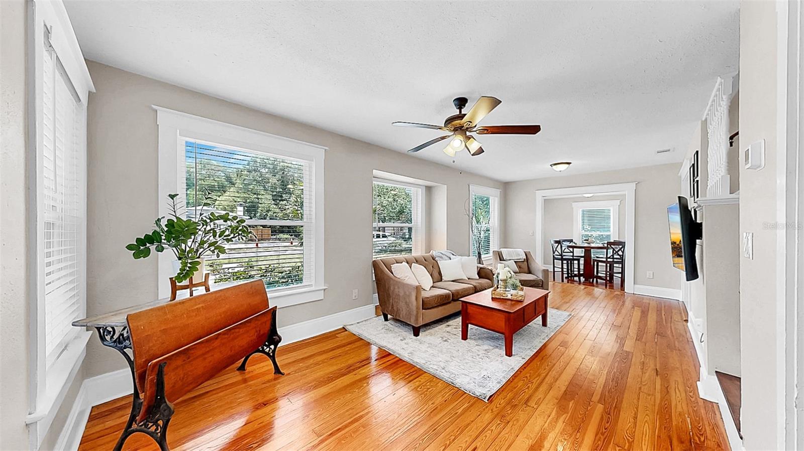 112 W MOHAWK AVE
