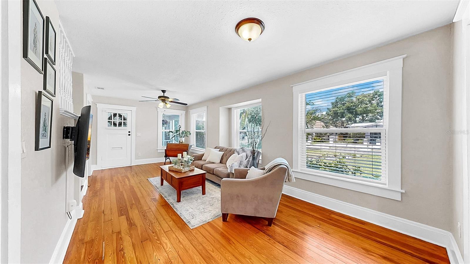 112 W MOHAWK AVE