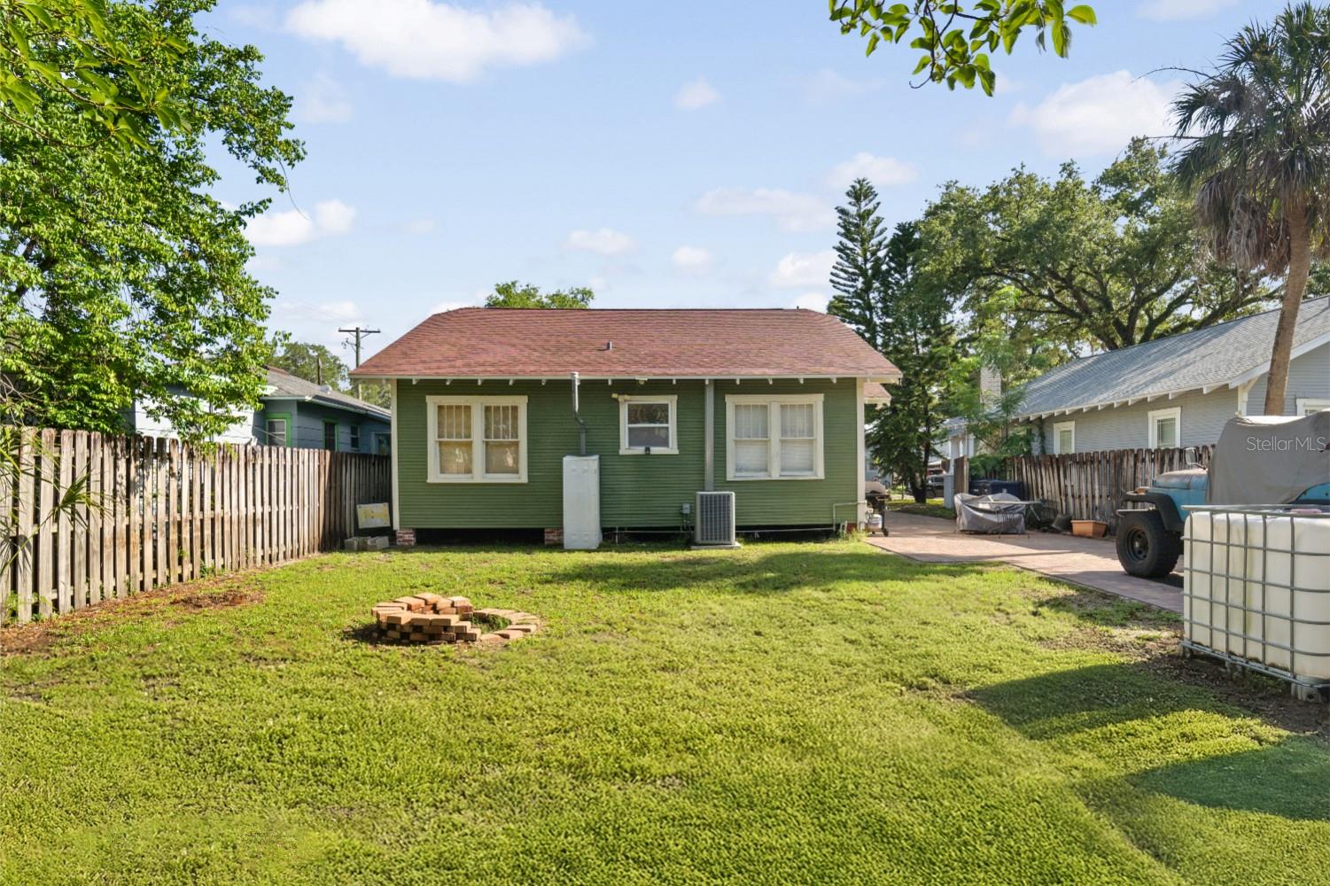 216 W SOUTH AVE