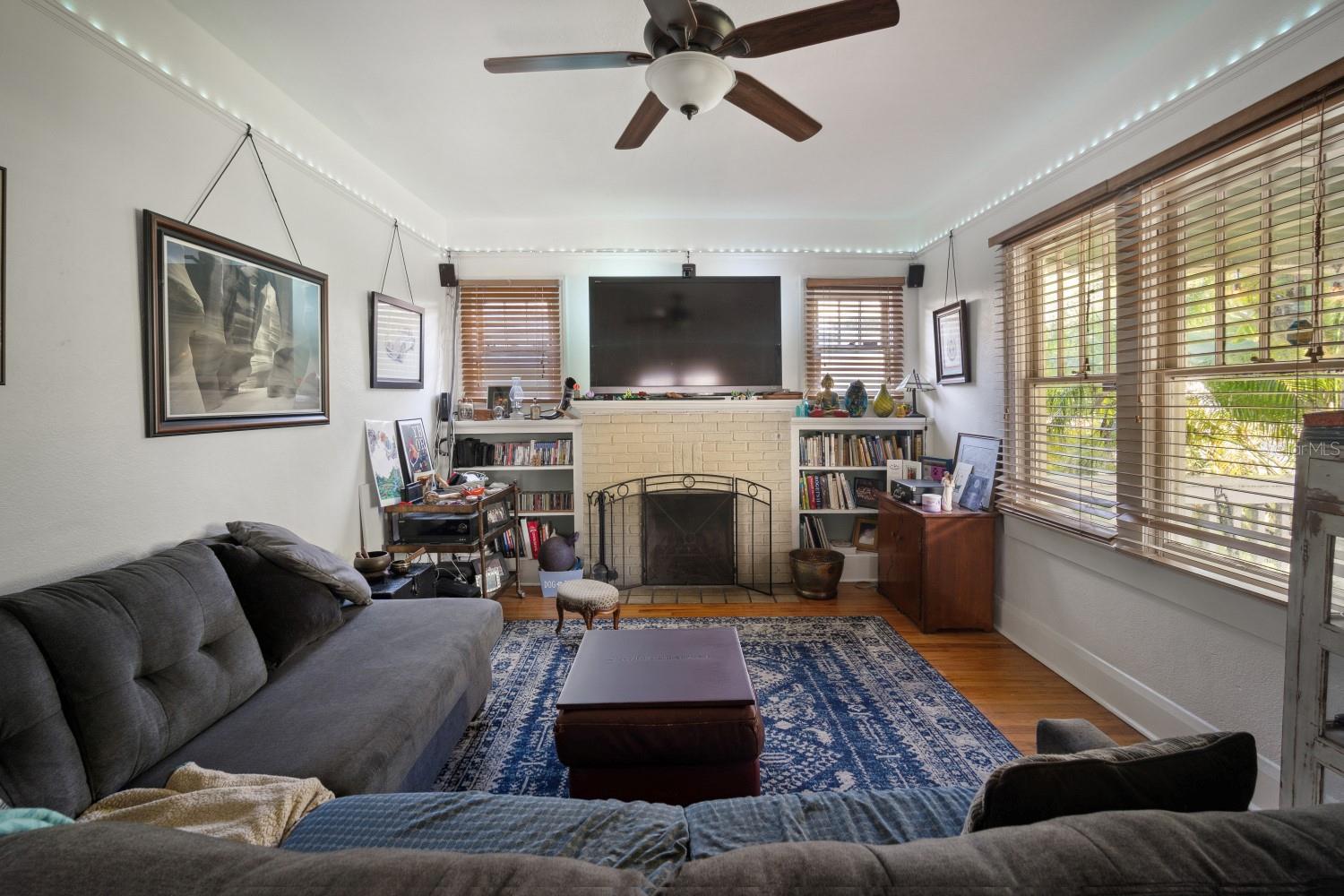 216 W SOUTH AVE