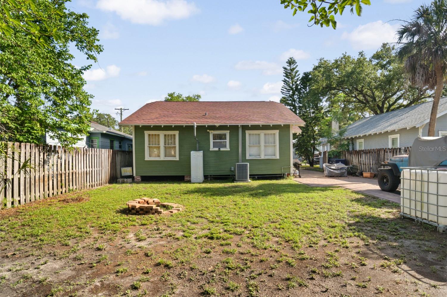 216 W SOUTH AVE