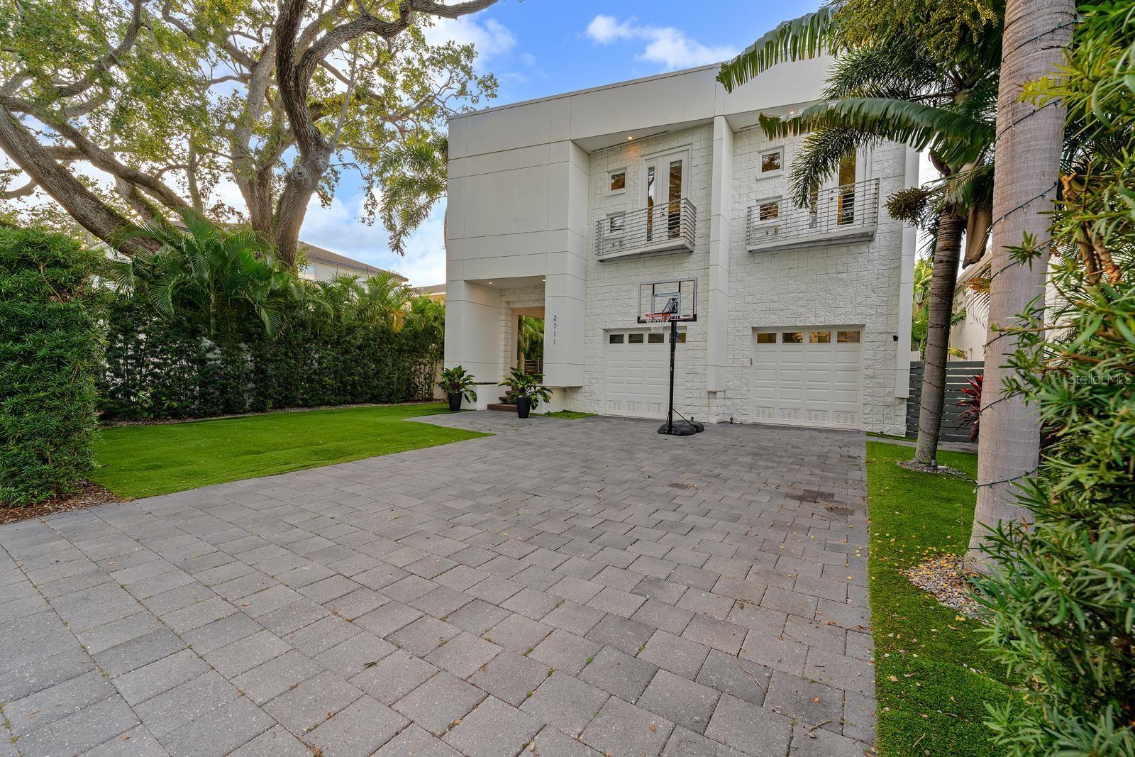 2711 W TRILBY AVE