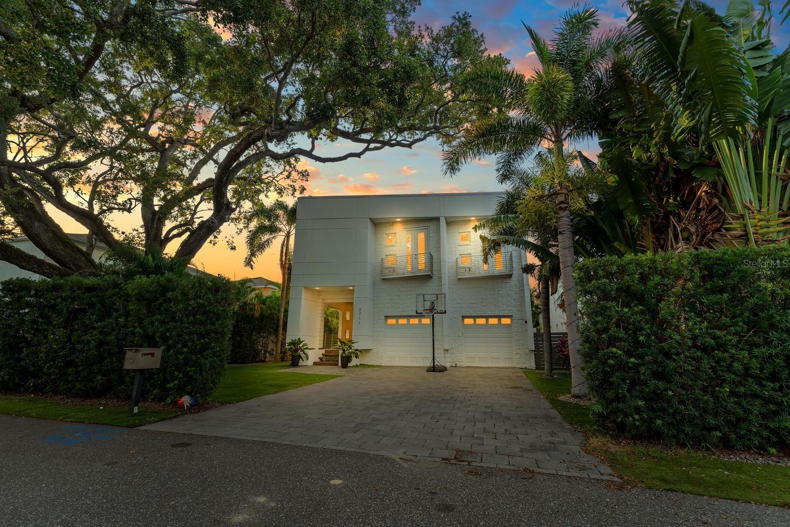 2711 W TRILBY AVE