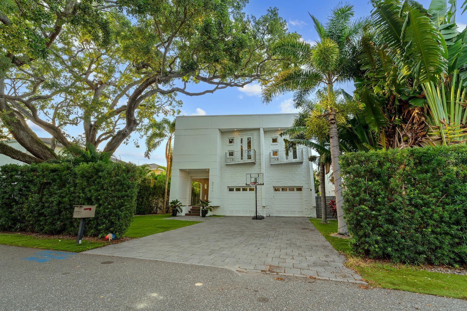 2711 W TRILBY AVE