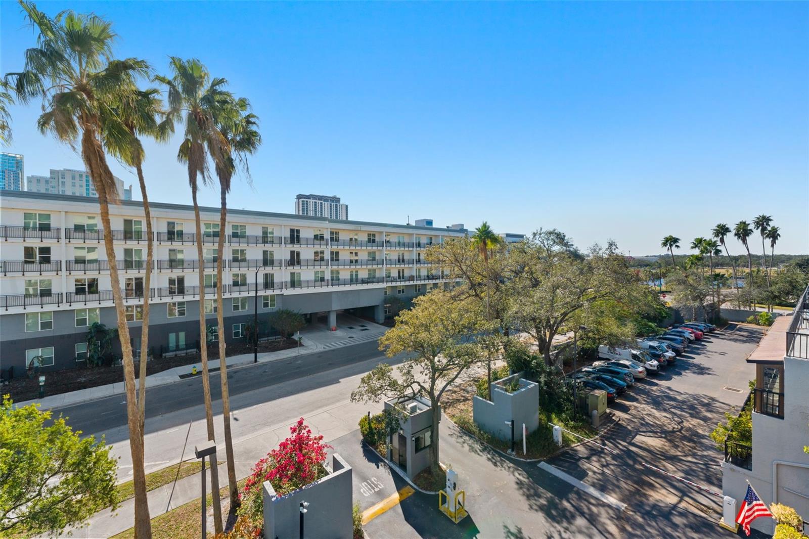 201 W LAUREL ST #503