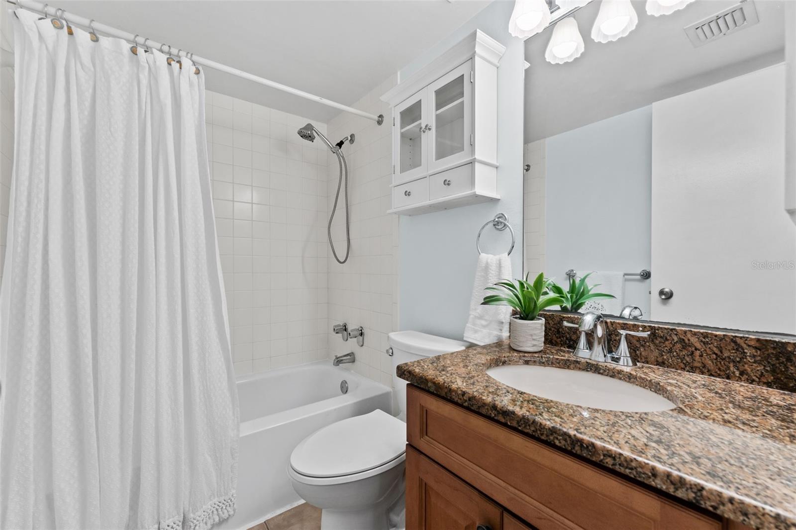 201 W LAUREL ST #503