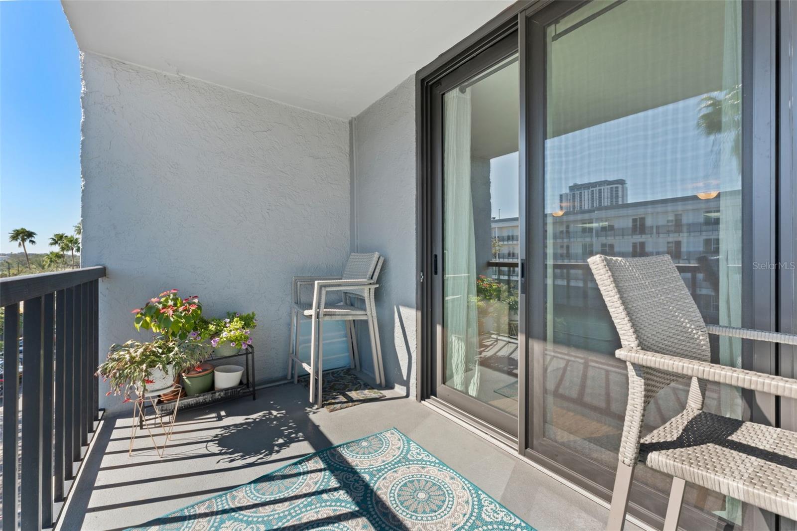 201 W LAUREL ST #503