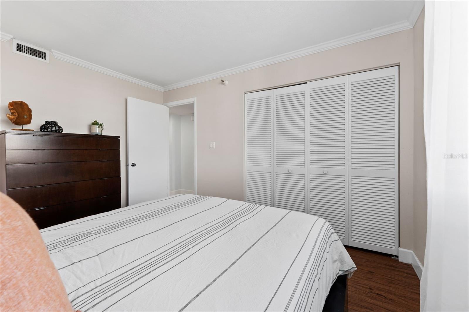 201 W LAUREL ST #503