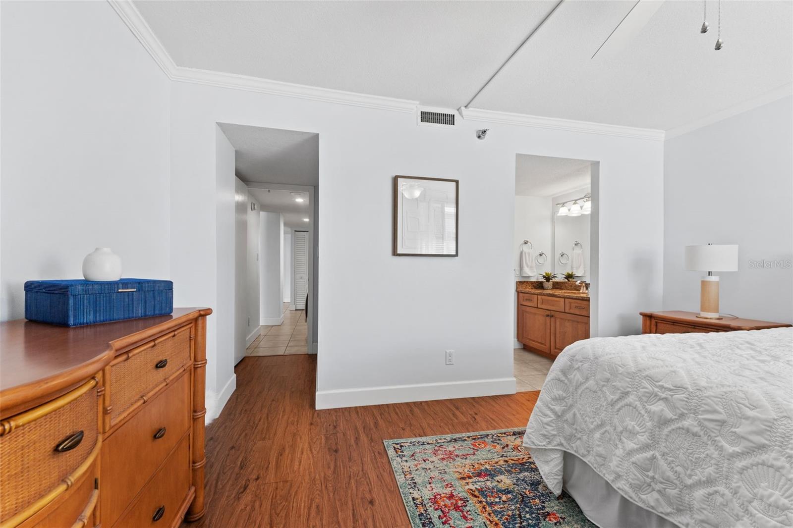 201 W LAUREL ST #503