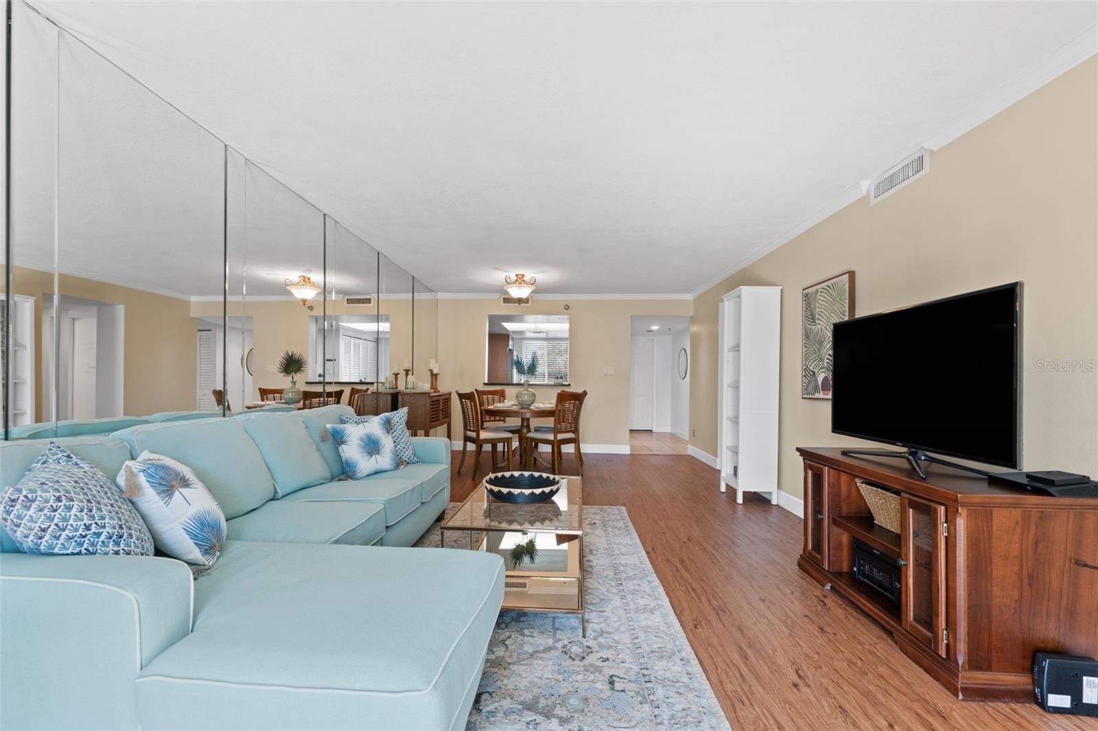 201 W LAUREL ST #503