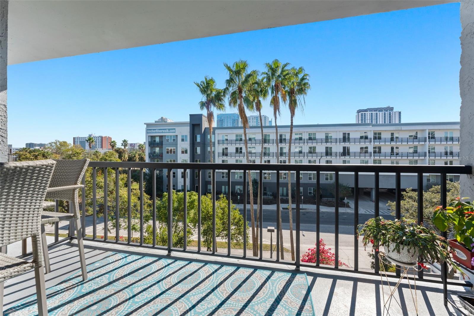 201 W LAUREL ST #503