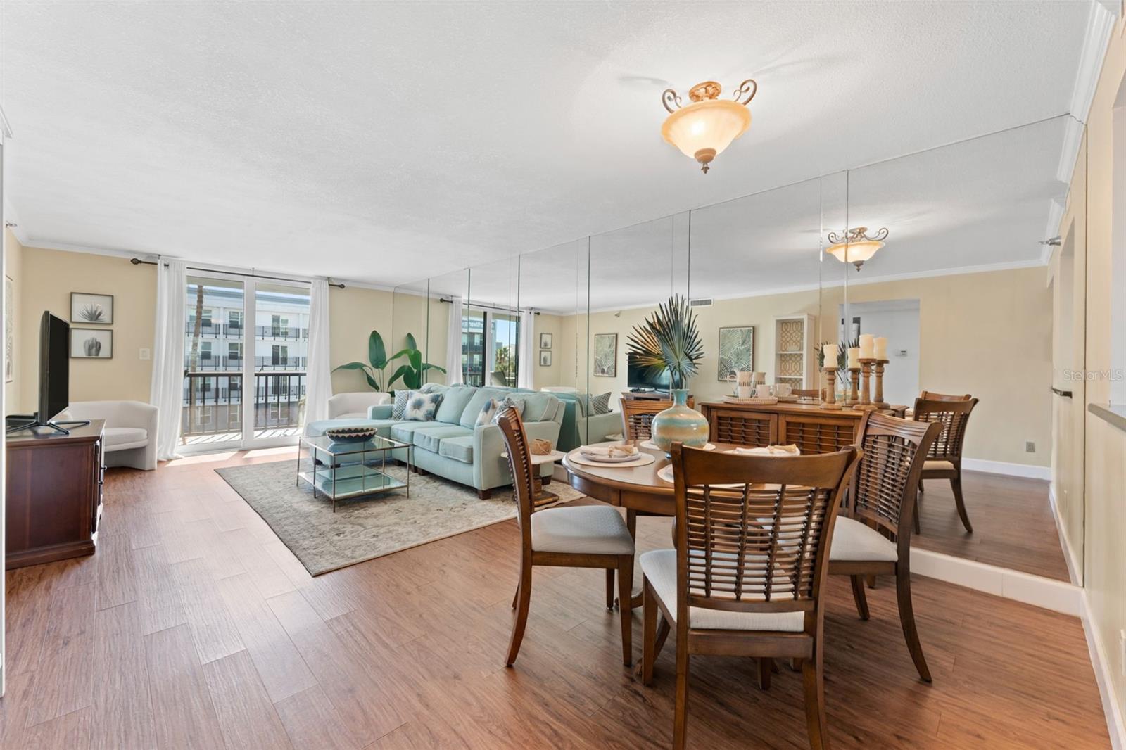 201 W LAUREL ST #503