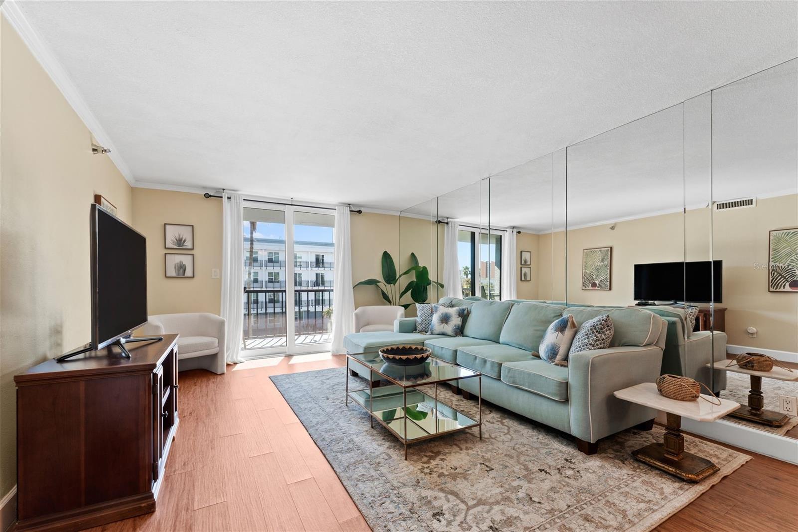 201 W LAUREL ST #503