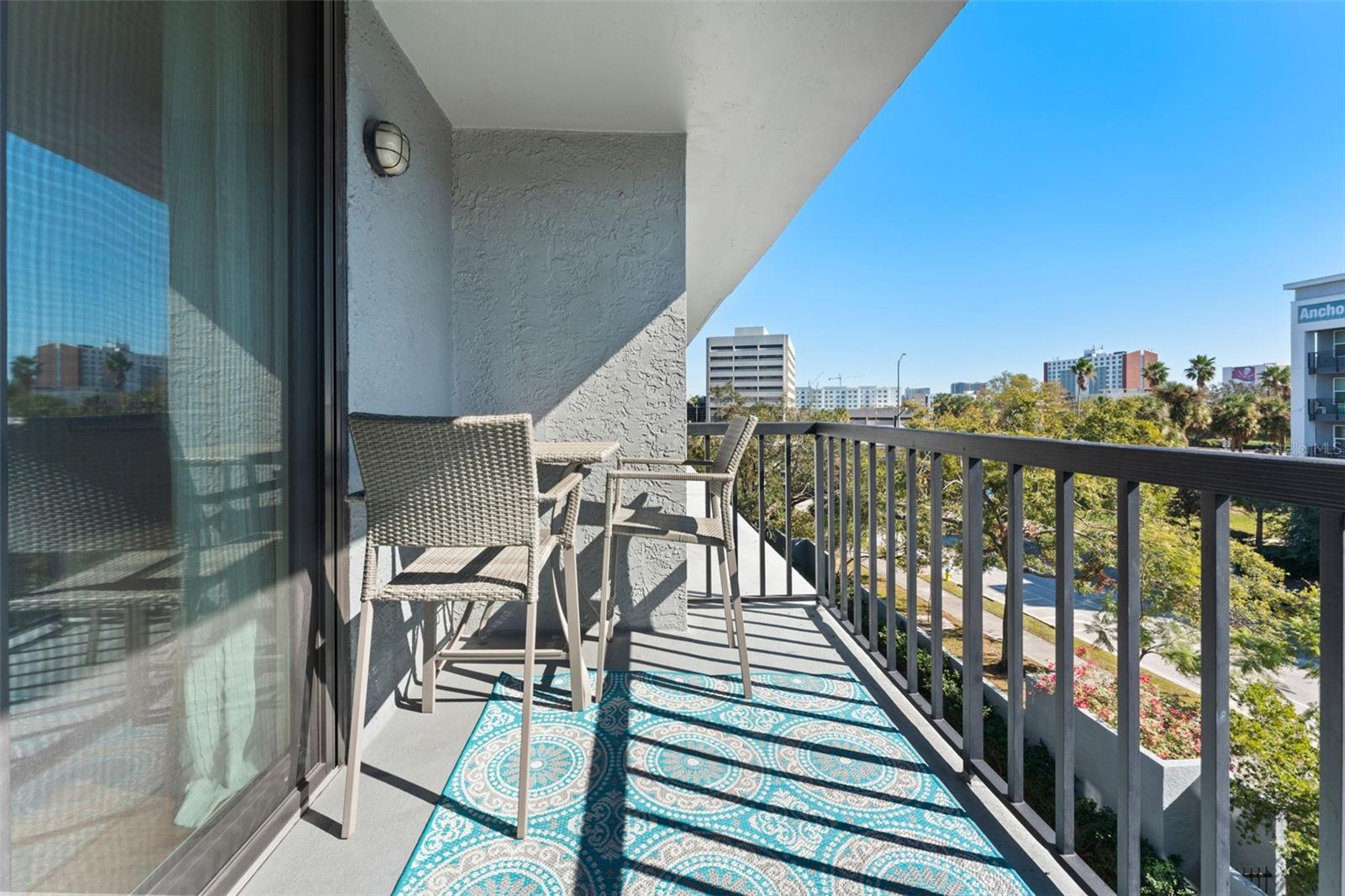 201 W LAUREL ST #503