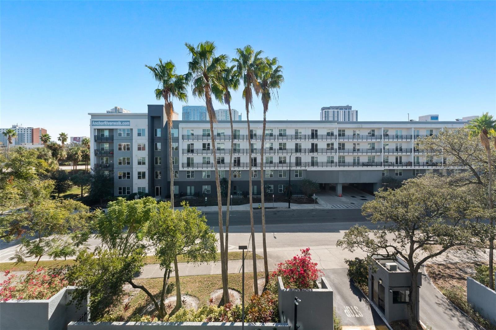 201 W LAUREL ST #503