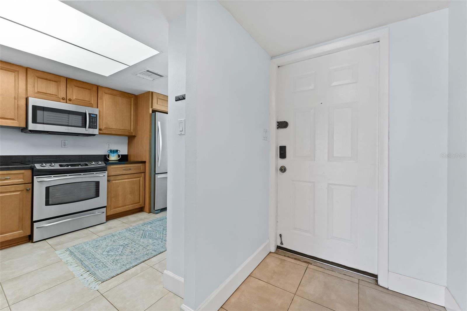201 W LAUREL ST #503