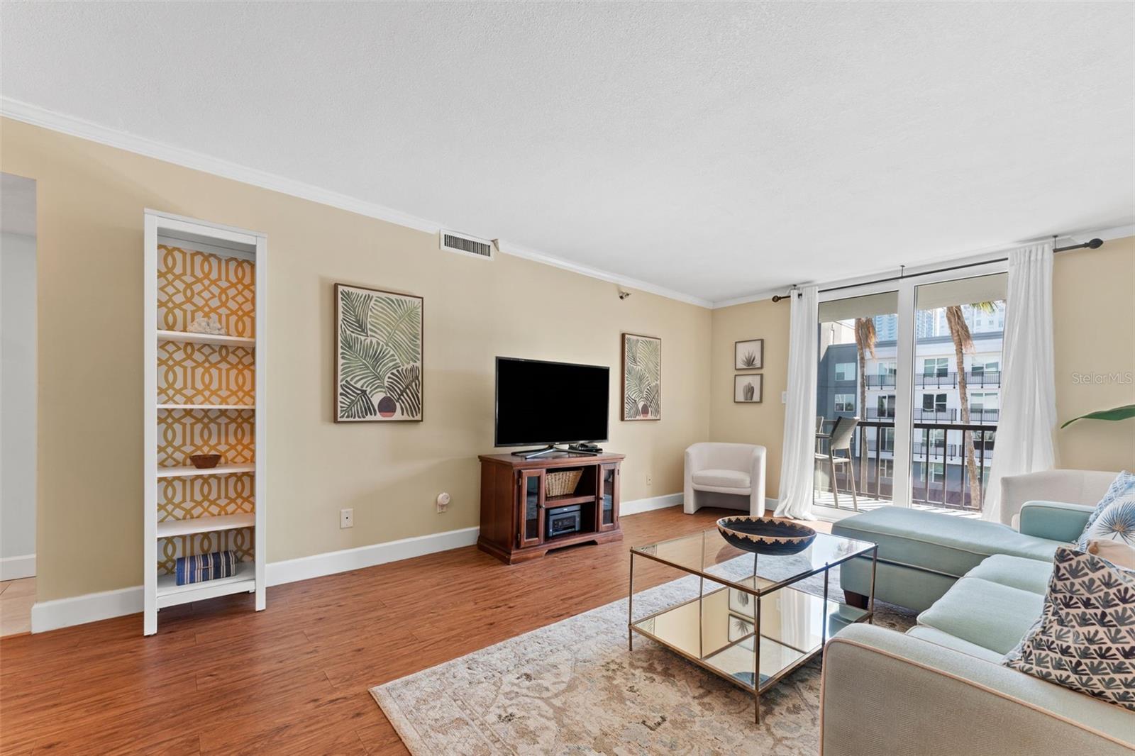 201 W LAUREL ST #503