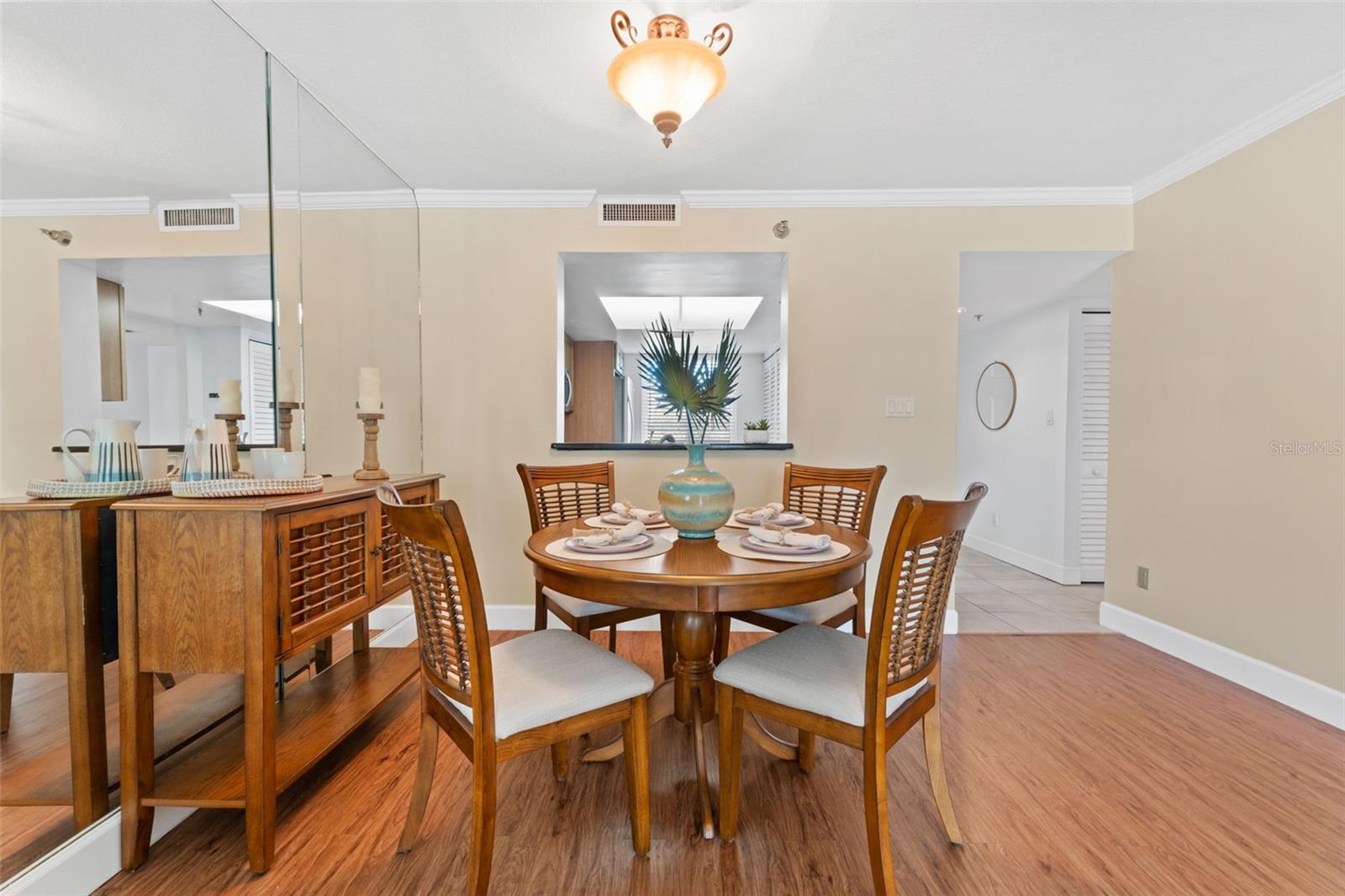 201 W LAUREL ST #503