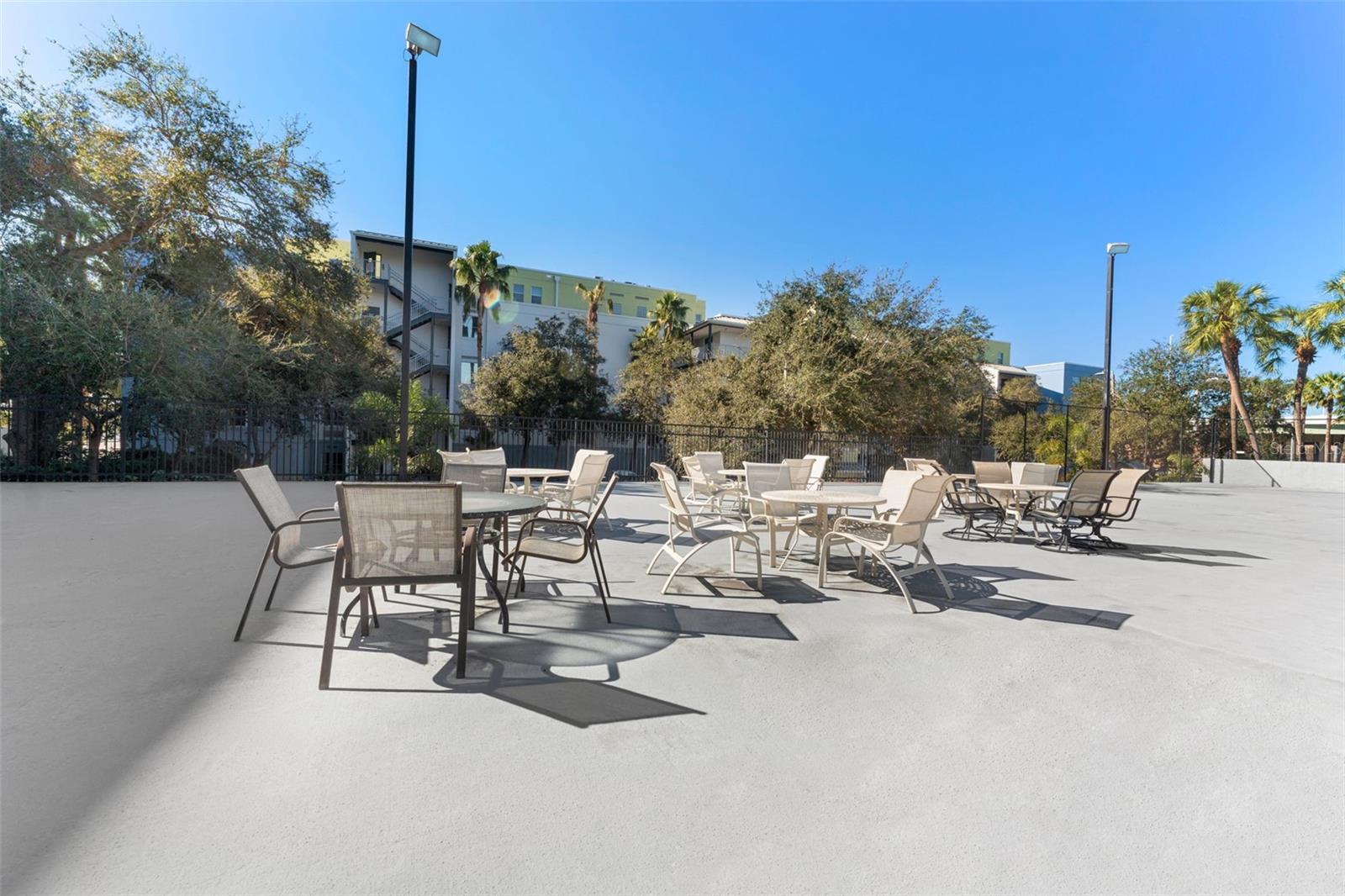 201 W LAUREL ST #503