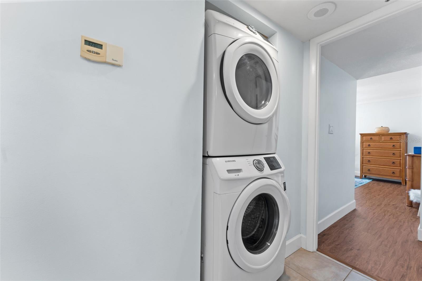 201 W LAUREL ST #503