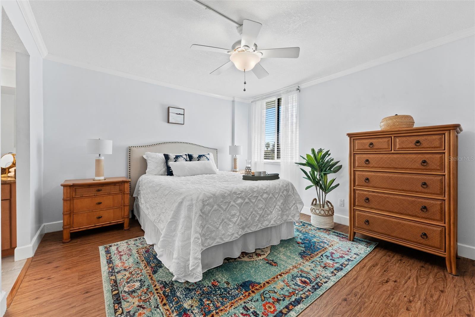 201 W LAUREL ST #503