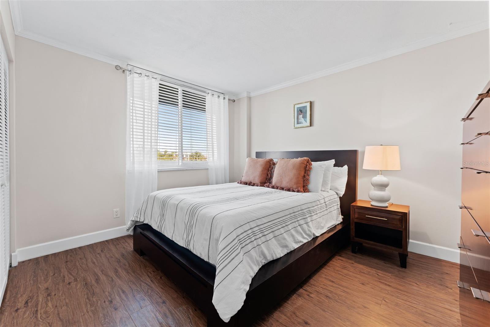 201 W LAUREL ST #503