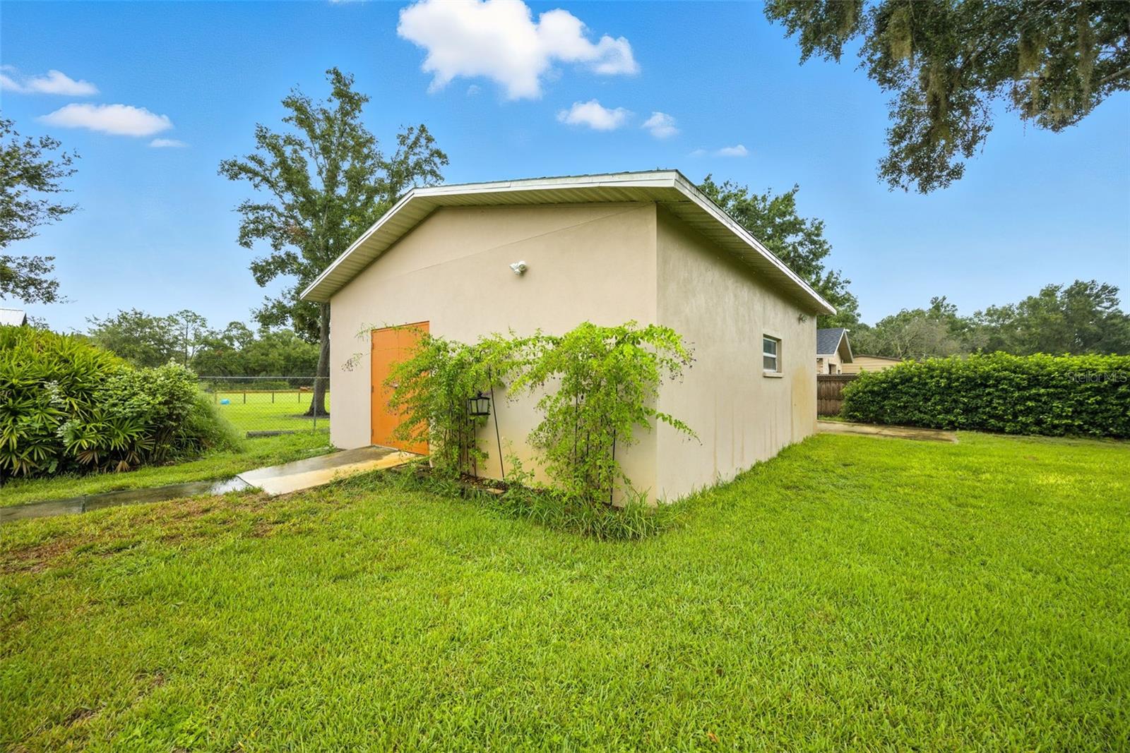 10502 LAKE WILLIAMS DR