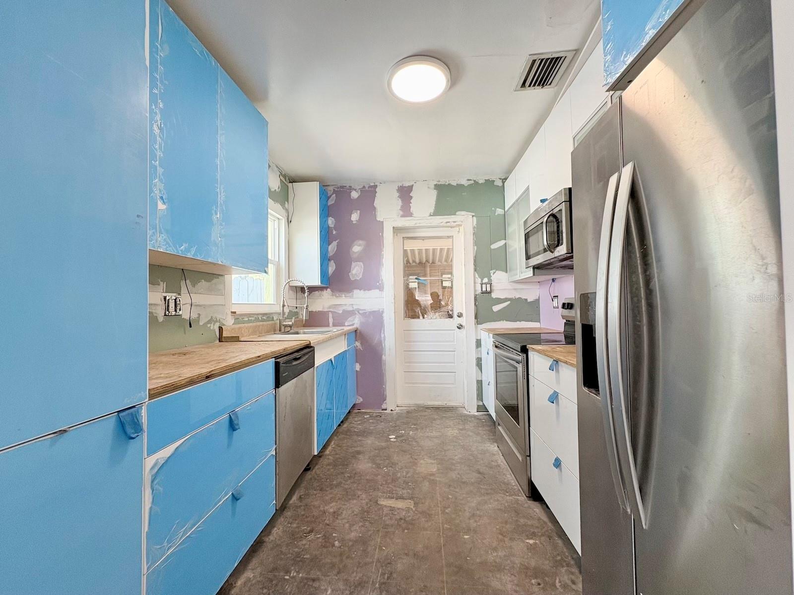 1427 SANTA ANNA DR
