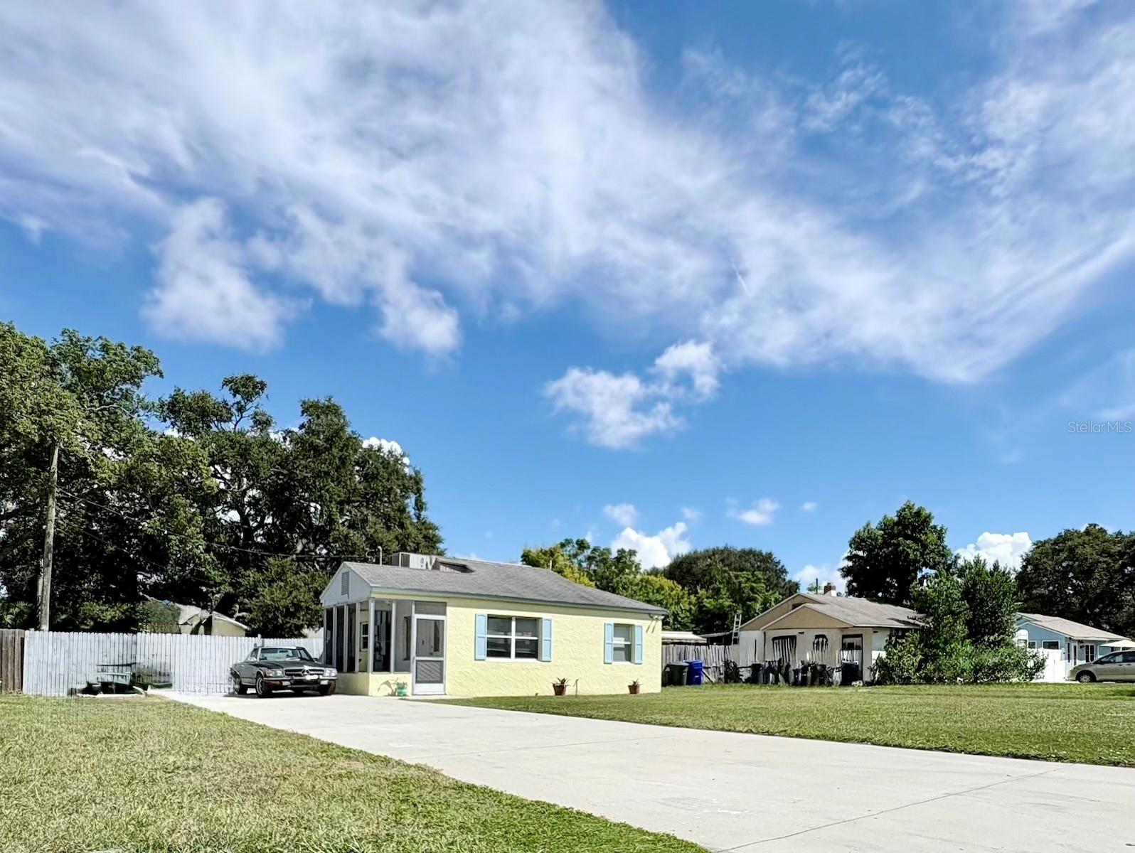 1427 SANTA ANNA DR