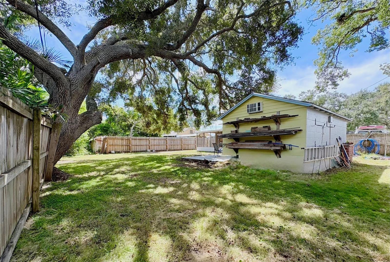 1427 SANTA ANNA DR