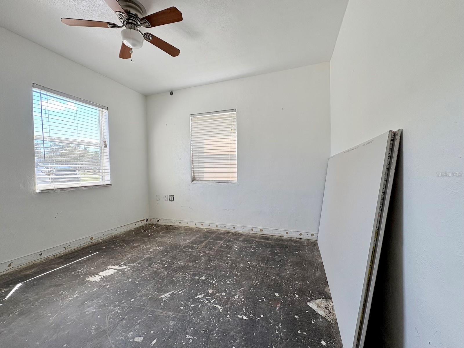 1427 SANTA ANNA DR