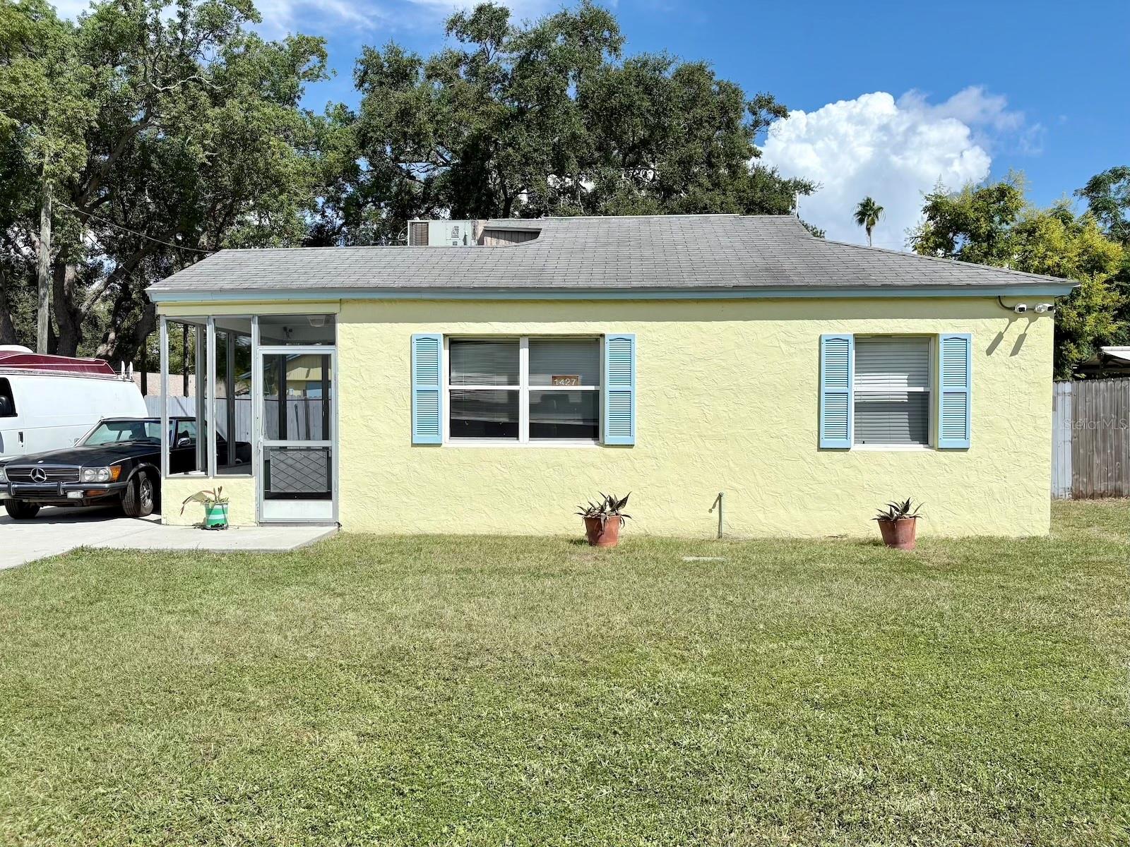 1427 SANTA ANNA DR