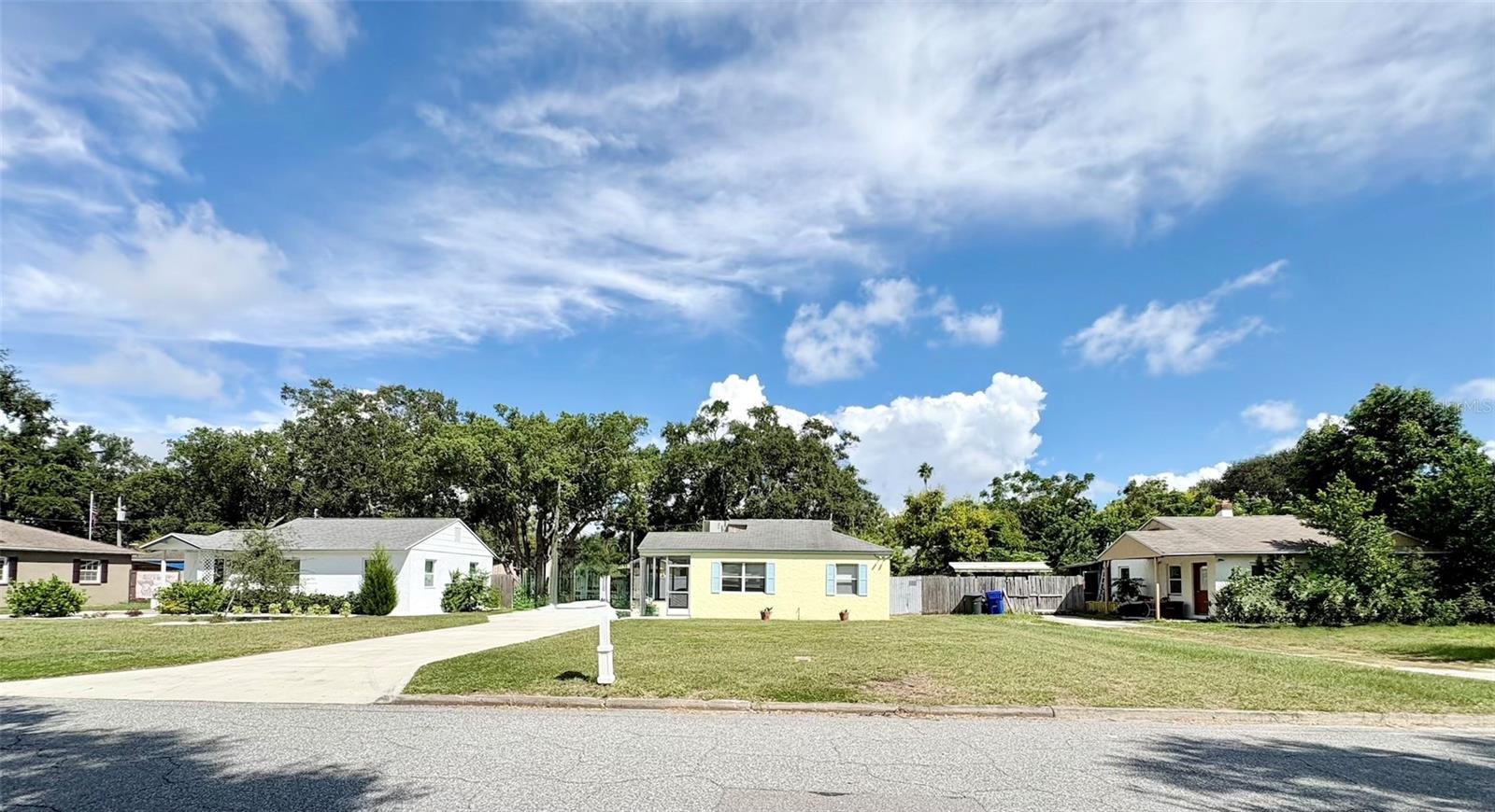 1427 SANTA ANNA DR