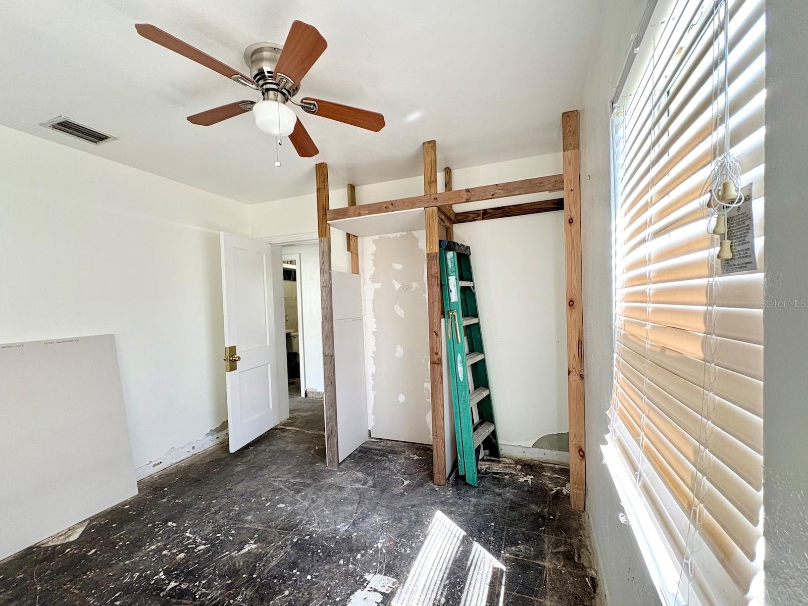 1427 SANTA ANNA DR