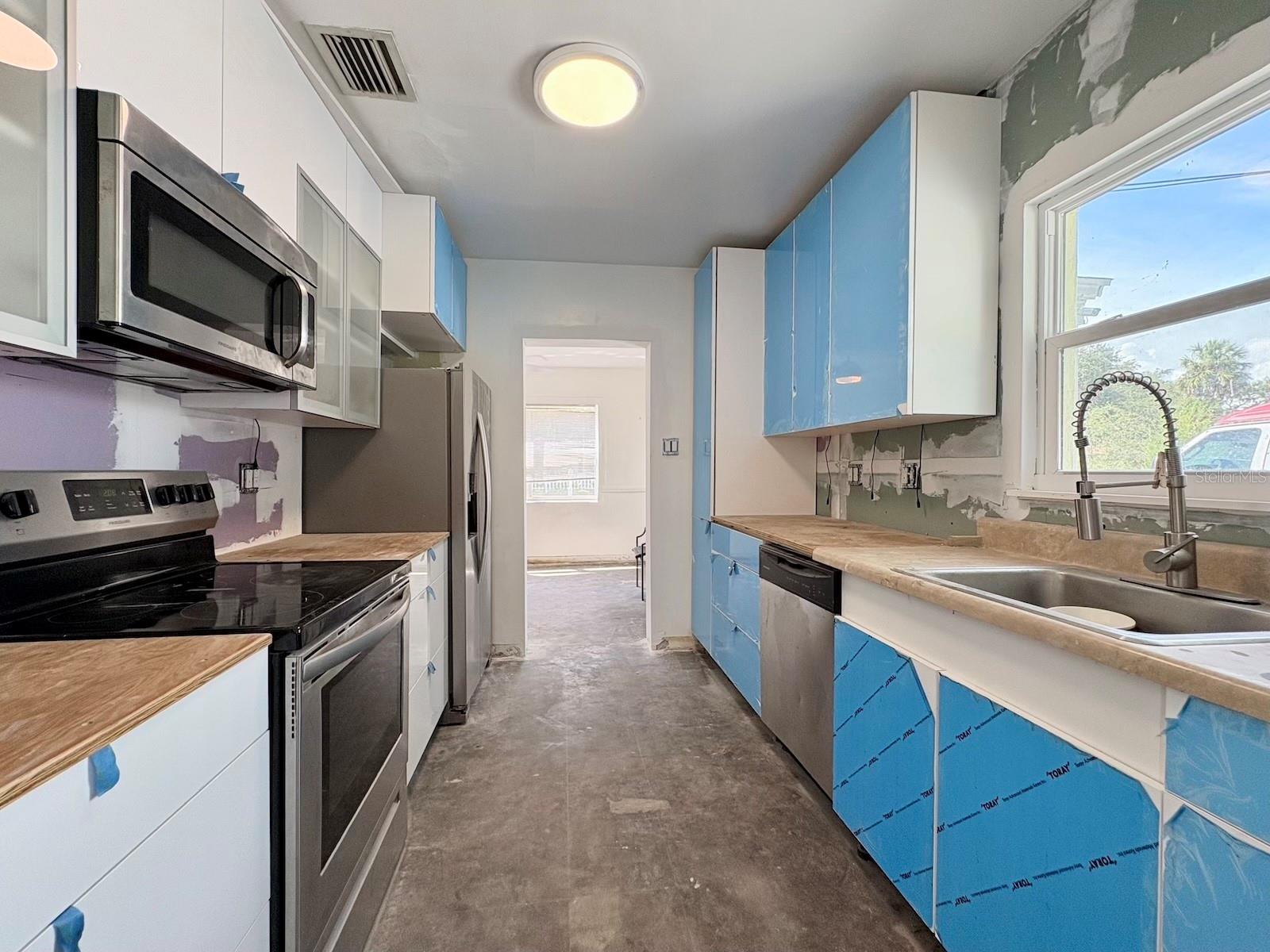 1427 SANTA ANNA DR