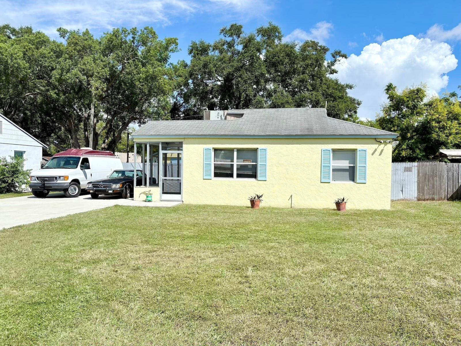 1427 SANTA ANNA DR