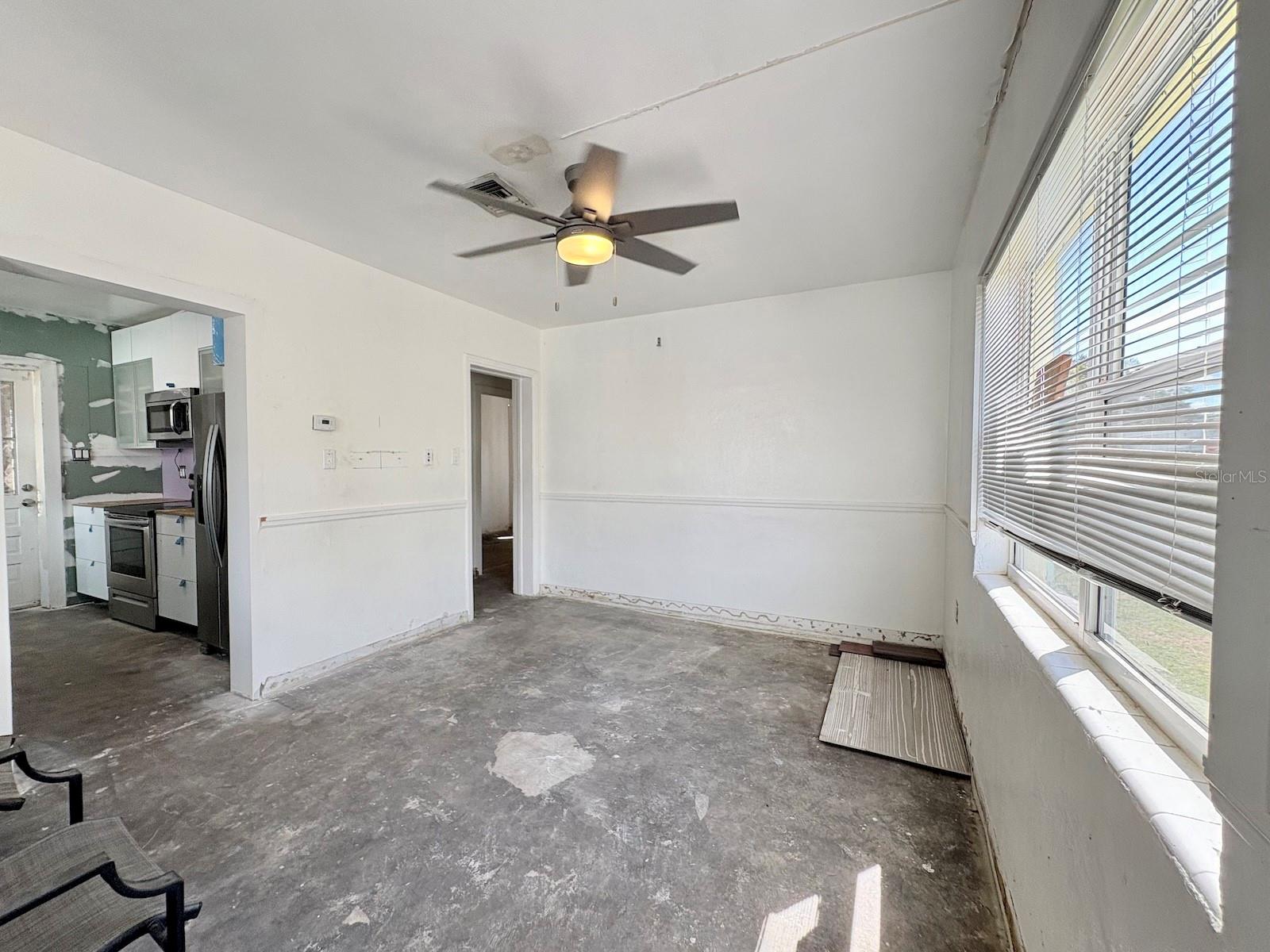 1427 SANTA ANNA DR